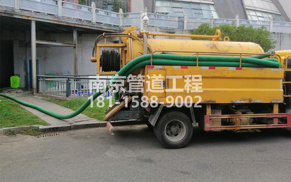 277吉庆商场隔油池吸污