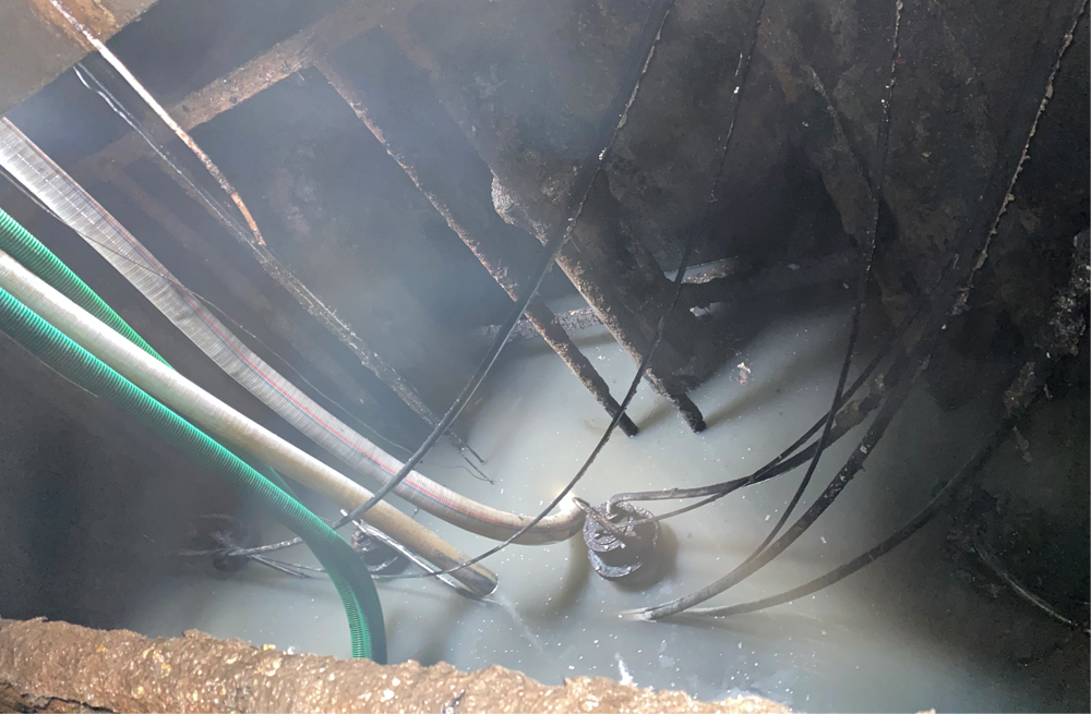 272吉庆商城污水池清运