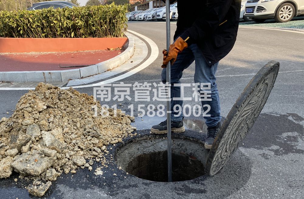 306吉庆管道油块清理